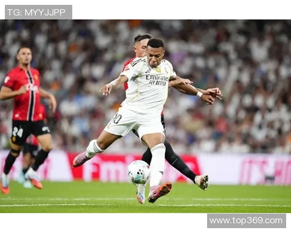 足球明星在赛季中展现统治力的精彩表现与传奇时刻回顾